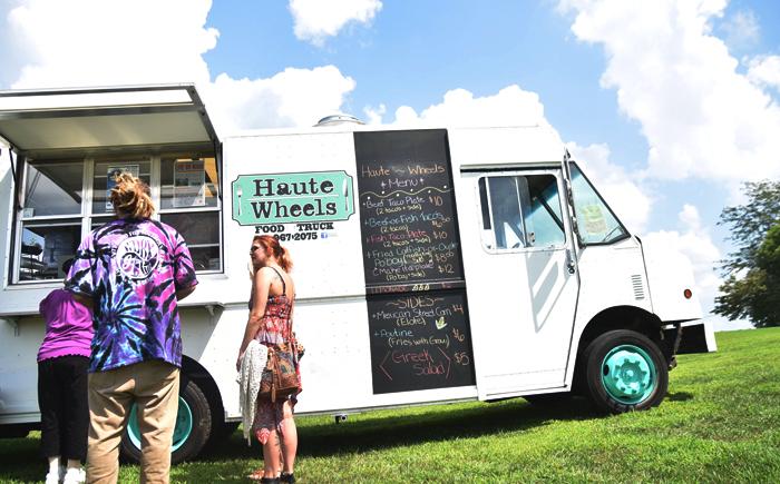 Frack Free Fest attendees form a line outside Haute Wheels Food Truck on Sunday, Aug. 28, 2016, at Alto Vineyards in Alto Pass. (Autumn Suyko | @AutumnSuyko_DE)
