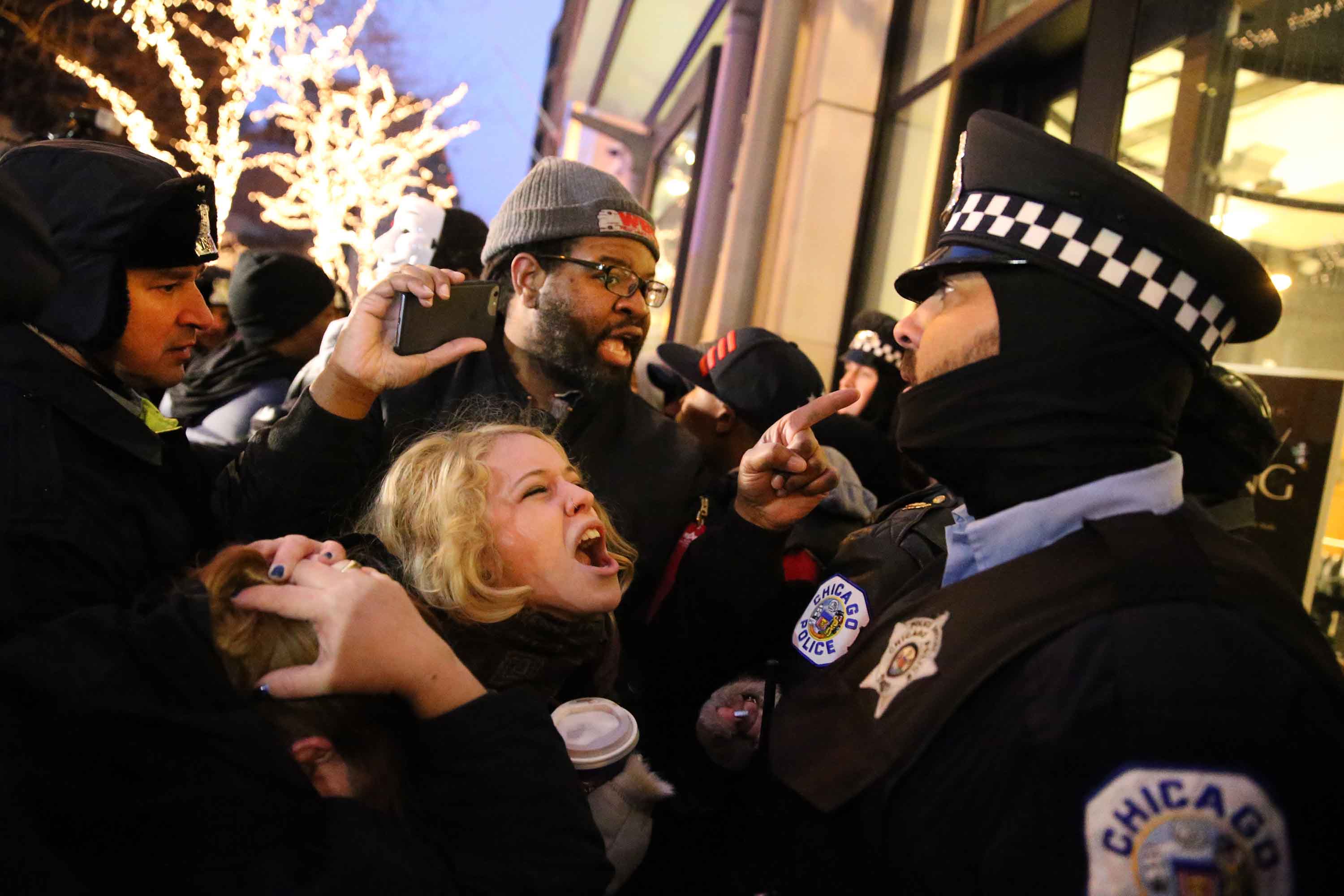 People scream at cops as they protest the shooting death of Laquan McDonald during a clash with Chicago police officers outside of a Banana Republic store on Michigan Avenue on Friday, Nov. 27, 2015. (Chris Sweda/Chicago Tribune/TNS)