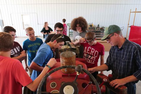 Teacher Tim Arnold, right, teaches his shop class how to fix a tractor engine at Galatia High School Wednesday, Aug. 31, 2016 in Galatia, Ill. (Anthony Souffle/Chicago Tribune/TNS)
