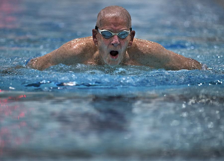 World War II veteran and U.S. Masters swimmer Thomas Maine, of Carbondale, swims butterfly Monday, Oct. 17, 2016, during practice at the Recreation Center. (Morgan Timms | @Morgan_Timms)