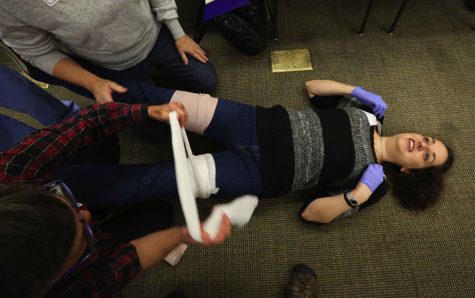 Rachel Abramson role-played a trauma victim as fellow students use gauze to apply pressure to a wound. (Alan Berner/Seattle Times/TNS)