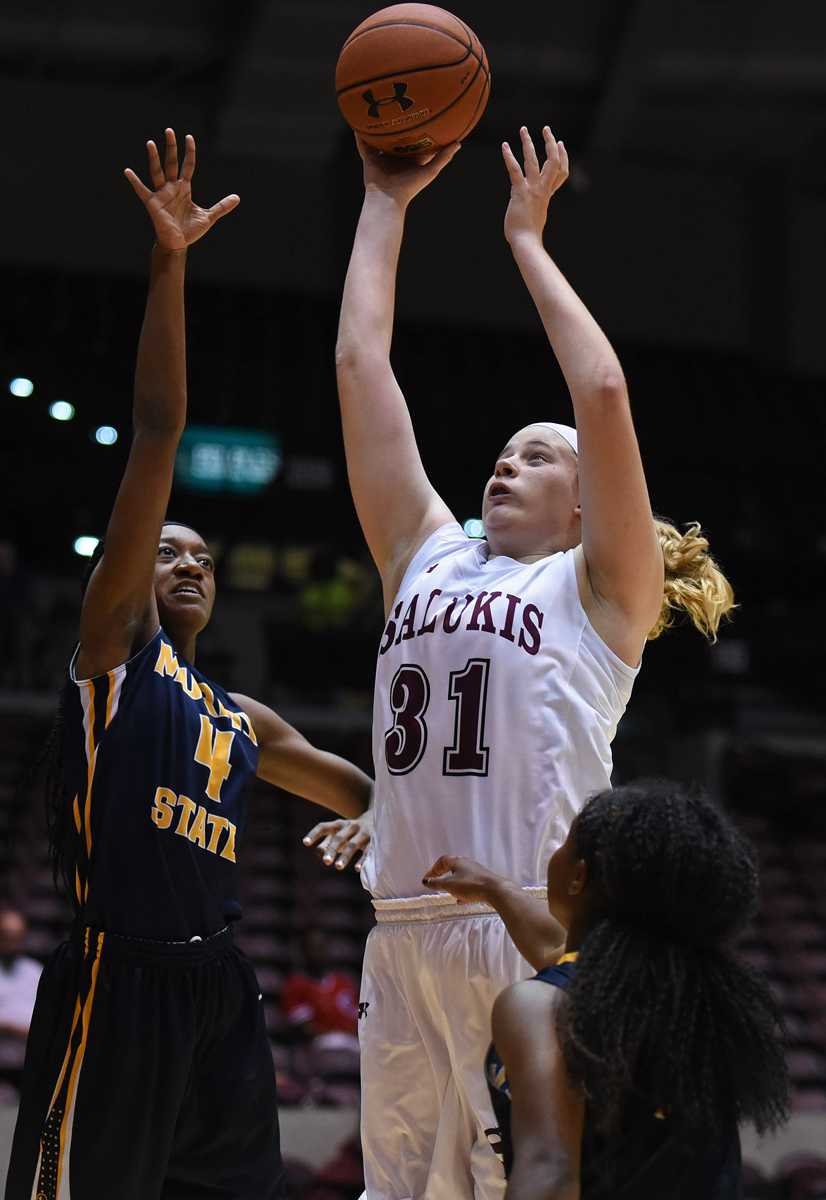 Freshman forward/center Lauren Hartman attempts a basket while being guarded by Racer sophomore forward Taylor Reese (4) during the Salukis' 70-63 win against Murray State on Thursday, Nov. 17, 2016, at SIU Arena. (Jacob Wiegand | @jawiegandphoto)   