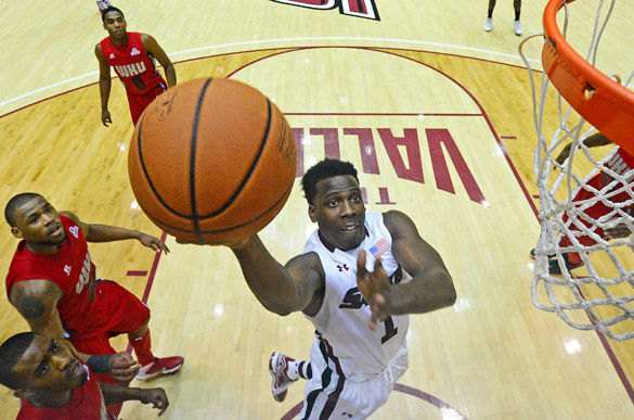 Hilltoppers stand tall over Salukis