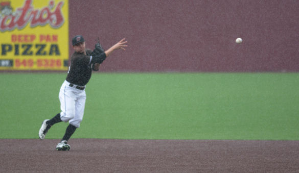 Salukis+defeat+Illinois+State+University+9-7+after+two+hour+rain+delay