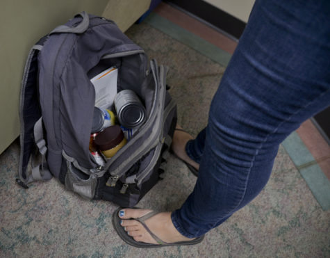 A student fills her backpack with food Monday, Aug. 22, 2016, during the Saluki Food Drive at the Student Center. (Autumn Suyko | @autumnsuykoDE)