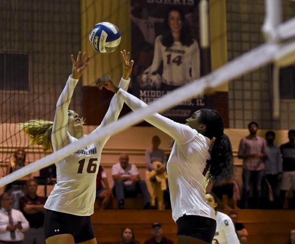 Senior setter Hannah Kaminsky sets the ball for junior middle hitter Kolby Meeks on Tuesday, Sept. 6, 2016, during SIUs 3-0 win against Murray State in Davies Gym. (Autumn Suyko | @AutumnSuyko_DE)