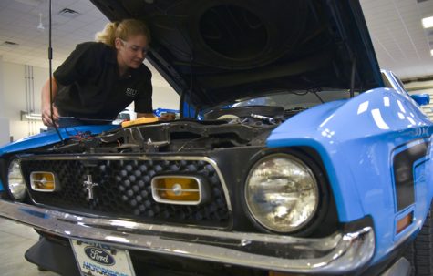 Alicia Johnston, a senior from Dunlap studying automotive technology, works on a car Friday, Oct. 7, 2016, in the Automotive Technology building. “I realized I wanted to do something where I felt like I made a difference everyday,” Johnston said. “So I picked the automotive industry.” (Autumn Suyko | @AutumnSuyko_DE)
