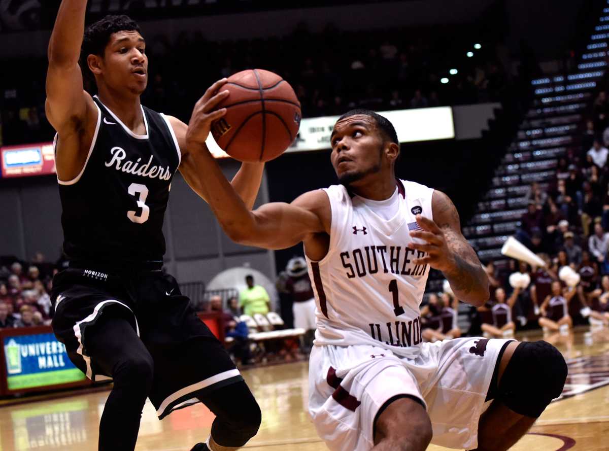SIU senior guard Mike Rodriguez (1) tries to fake out Wright State sophomore guard Mark Hughes (3) during the Salukis' 85-81 loss to Wright State on Friday, Nov. 11, 2016, at SIU Arena. (Sean Carley | @SCarleyDE) 