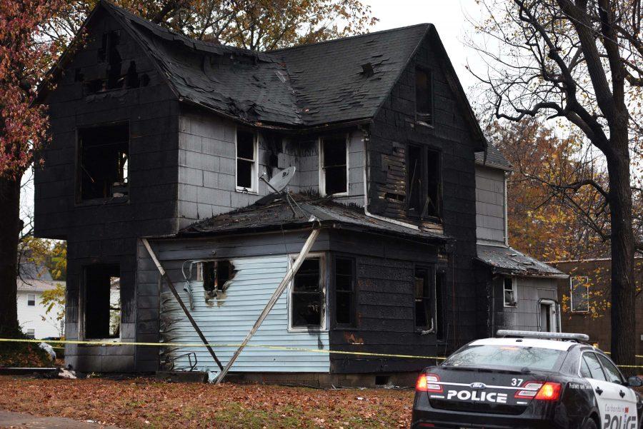 Authorities continue to investigate a fatal structure fire that killed an SIU student Wednesday, Nov. 23, 2016, in the 700 block of West Freeman Street in Carbondale. (Bill Lukitsch | @lukitsbill) 