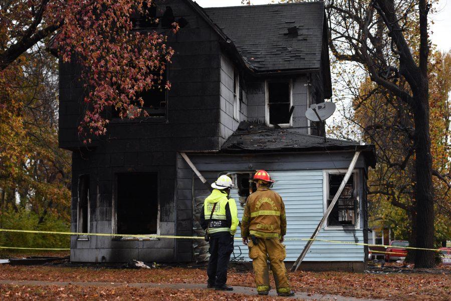 Carbondale firefighters continued to investigate a fatal structure fire that killed one person Wednesday, Nov. 23, 2016, in the 700 block of West Freeman Street. (Bill Lukitsch | @lukitsbill) 