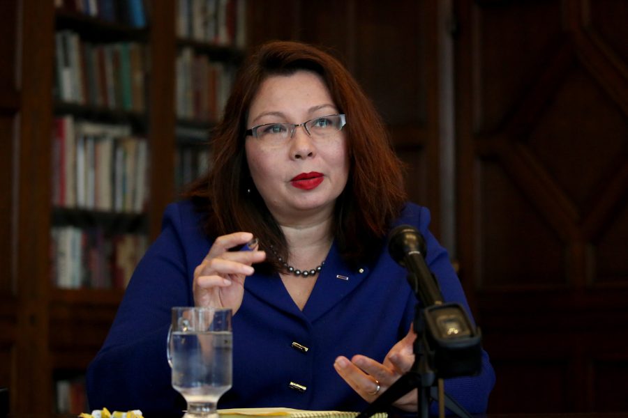 Tammy Duckworth answers a question from the Chicago Tribune editorial board during a joint appearance with Mark Kirk on Oct. 3, 2016 at Tribune Tower in Chicago.  (Nancy Stone/ Chicago Tribune/TNS)