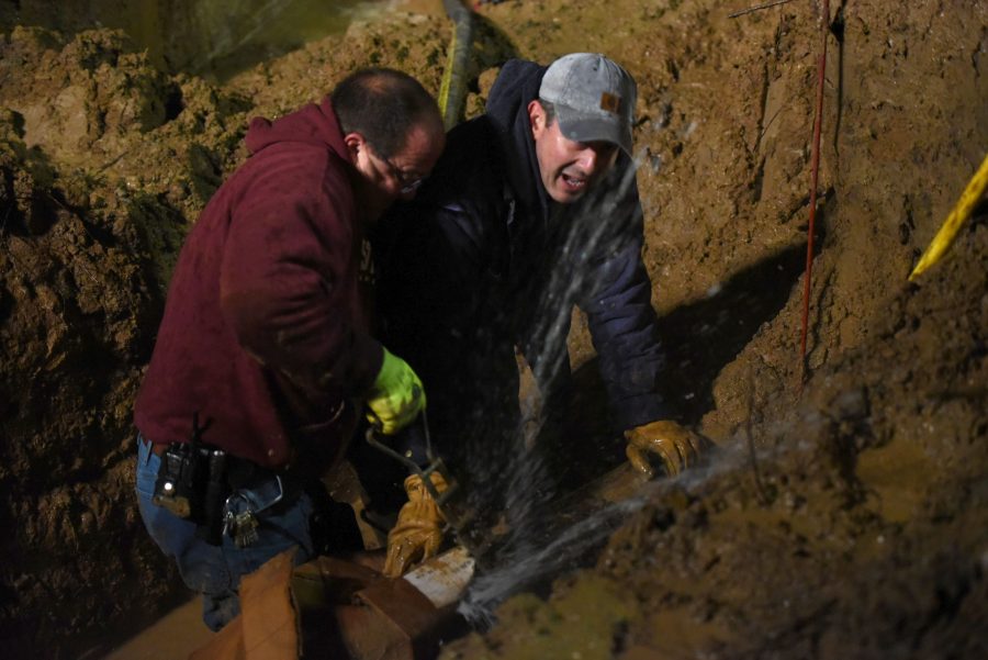Physical Plant plumbers work to repair a broken water main Thursday, Dec. 1, near Neely Hall. (Bill Lukitsch | @lukitsbill) 