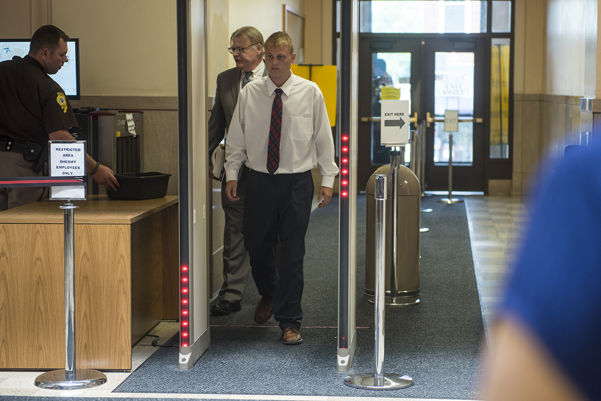 Gaege Bethune walks into the Jackson County Courthouse before being charged on two counts of first-degree murder for the death of former SIU student Pravin Varughese, Tuesday, July 18, 2017, in Murphysboro. Bethune pleaded not guilty to two counts of first-degree murder during the arraignment. (Branda Mitchell | @branda_mitchell)