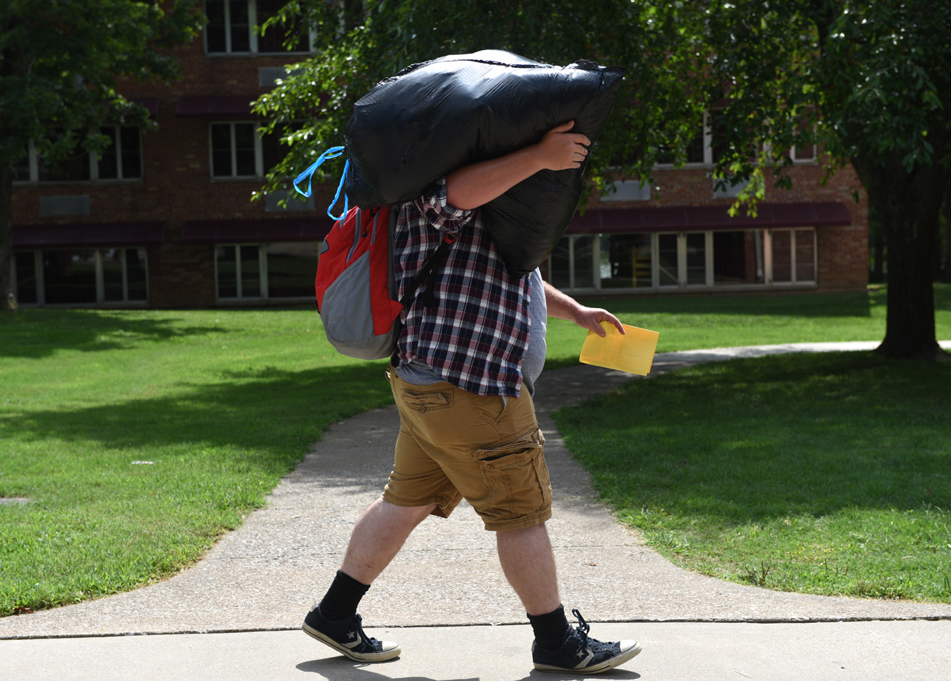 Gavin Edwards, a sophomore from Heyworth studying animal science, moves his belongings Wednesday, Aug. 16, 2017, into Warren Hall. Edwards said he is most excited about seeing friends again and reconnecting. (Athena Chrysanthou | @Chrysant1Athena) 