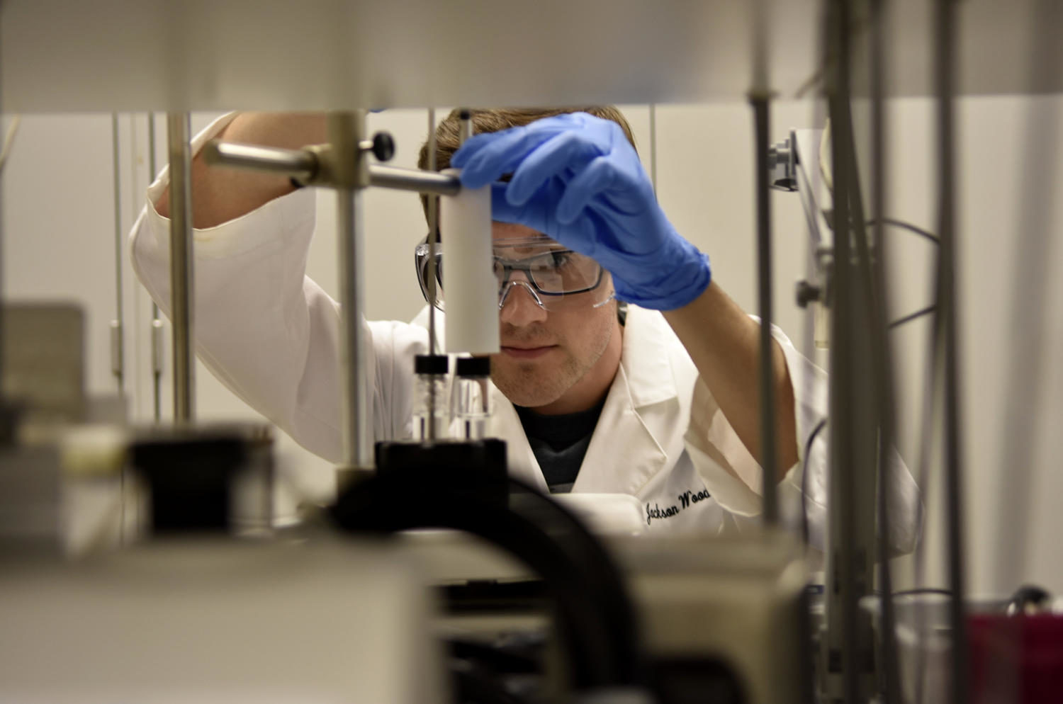 Jackson Wood, a junior from Apex studying biochemistry, places a sample on a stir plate Thursday, Sept. 14, 2017, in a science lab in Neckers. Wood inserts a fiber rod into the sample to extract data used in detailing the aroma of 40 Below Joe-brand coffee. The technique is called solid-phase micro-extraction, Wood said. We use the fiber to absorb volatile compounds off of the coffee and then analyze it. (Cory Ray | @coryray_DE)