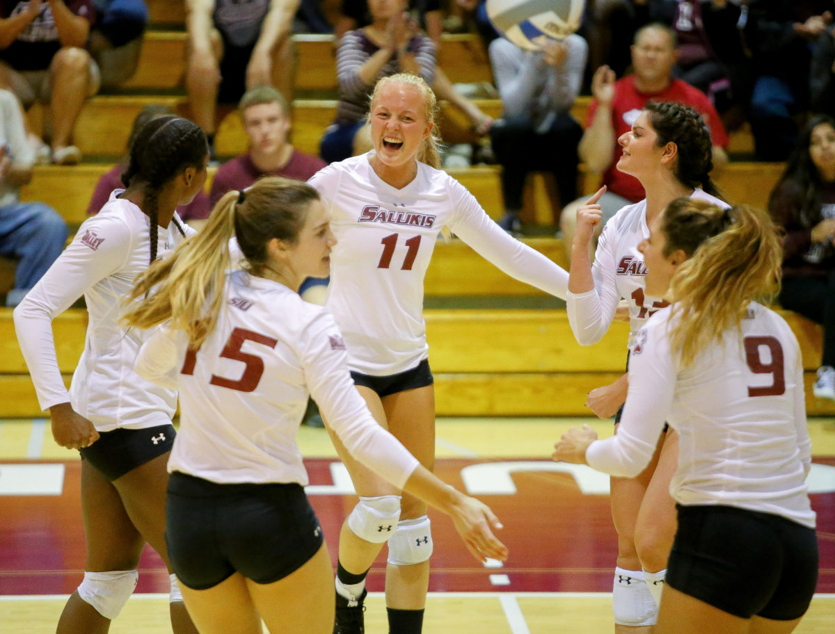 Senior outside hitter Nellie Fredriksson celebrates a  play alongside teammates Friday, Sept. 29, 2017, during the Salukis five set win against Evansville at Davies Gym. (Brian Muñoz | @BrianMMunoz)