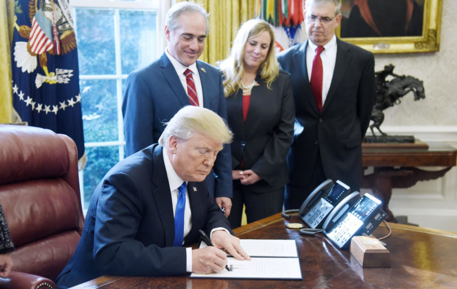 U.S President Donald Trump signs an Executive Order on Supporting our Veterans during their Transition from Uniformed Service to Civilian Life on Tuesday, January 9, 2018 in the Oval Office of the White House in Washington, D.C. (Olivier Douliery/Abaca Press/TNS)