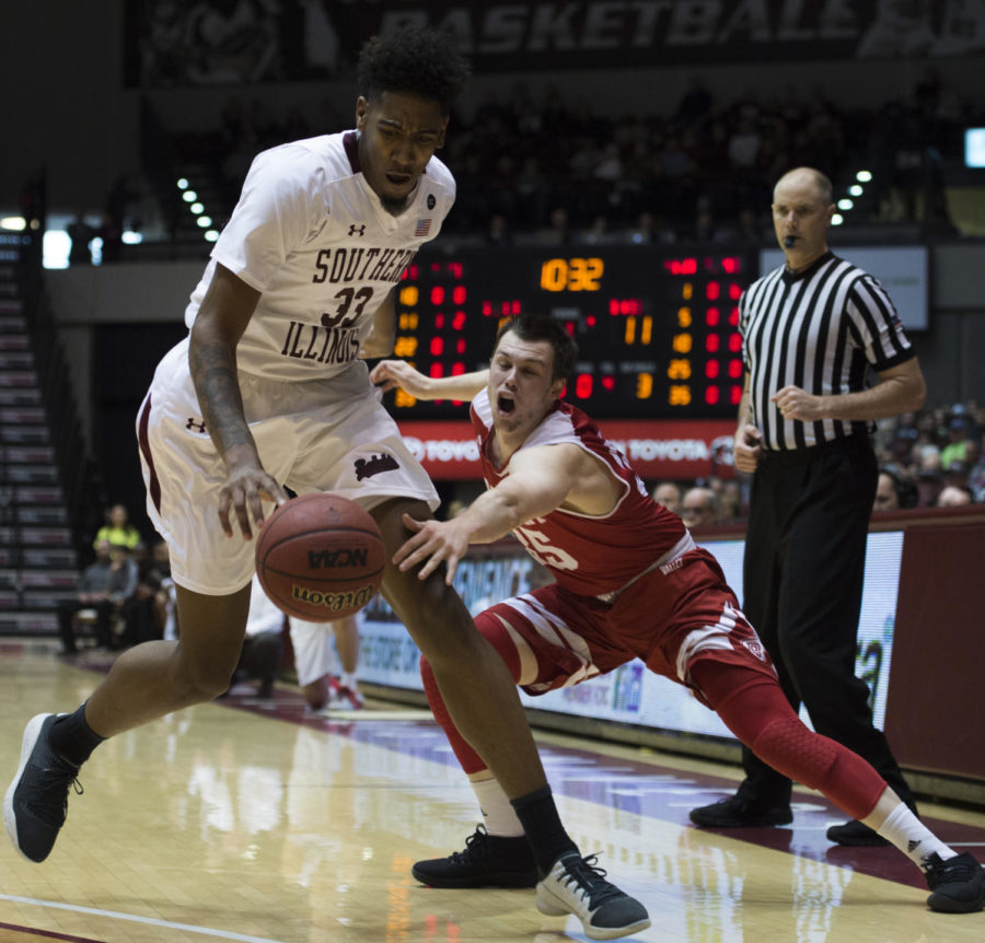 Junior center Kevin Pippen fights Bradley guard Jayden Hodgson for the ball Sunday, Feb. 11, 2018, during the Salukis 74-57 win against the Bradley Braves at SIU Arena. (Dylan Nelson | @Dylan_Nelson99)