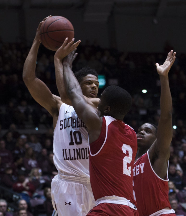 Sophomore guard Aaron Cook jumps to pass the ball Sunday, Feb. 11, 2018, during the Salukis 74-57 win against the Bradley Braves at SIU Arena.  (Dylan Nelson | @Dylan_Nelson99)