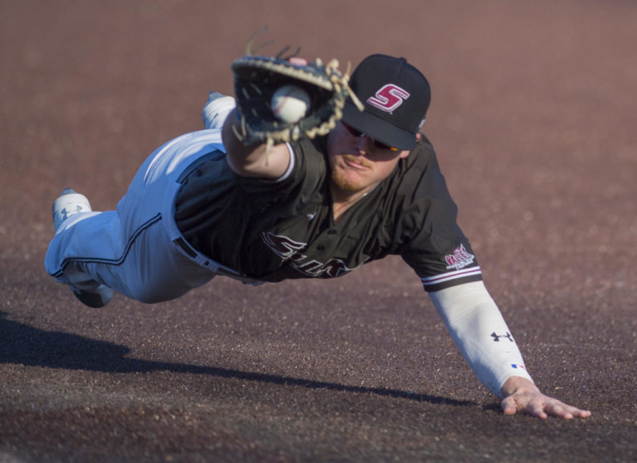 Senior first baseman Logan Blackfan makes a diving catch Sunday, March 4, 2018, during the Warkhawks 13-7 win against the Salukis at Itchy Jones Stadium. (Dylan Nelson | @Dylan_Nelson99)