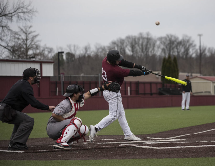 Senior+infielder+Hunter+Anderson+bats+the+ball+Friday%2C+March+9%2C+2018%2C+during+the+Salukis%E2%80%99+4-0+win+against+Northern+Illinois+University+at+Itchy+Jones+Stadium.+%28Nathan+Dodd+%7C+%40NathanMDodd%29