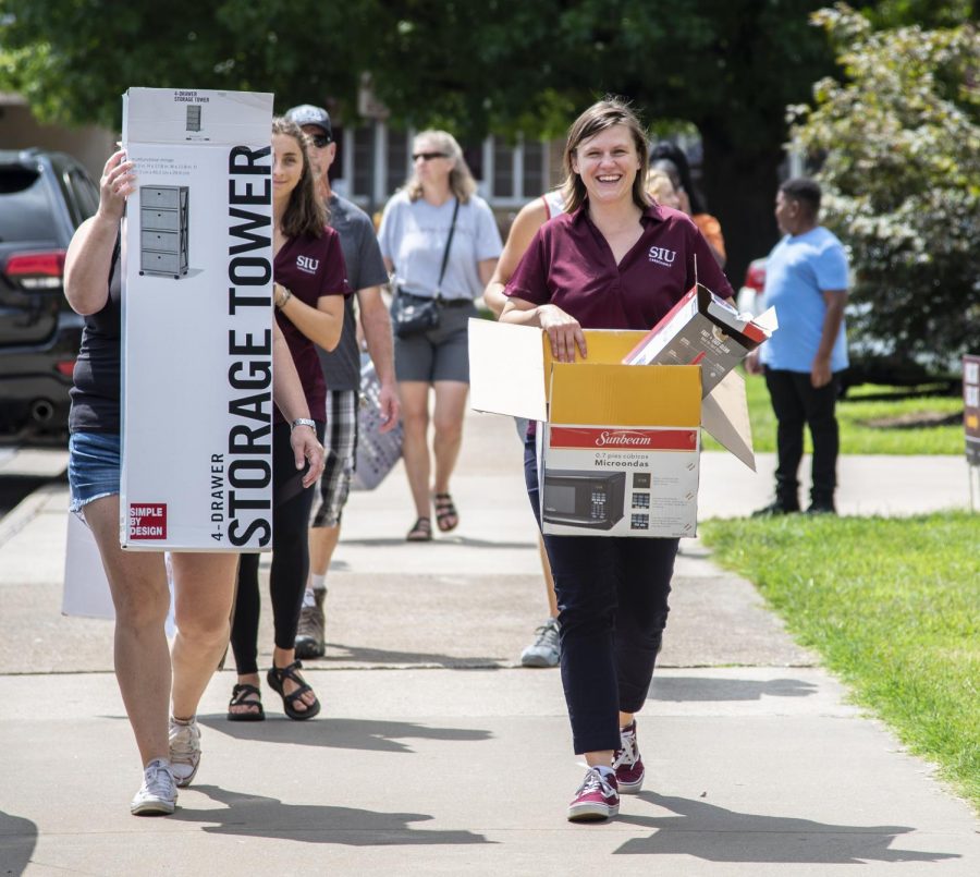 Karen Schauwecker, the sustainability coordinator for the Sustainability office, gathers recyclable cardboard, Thursday, Aug. 16, 2018, during move-in day at Thompson Point. (Mary Barnhart | @MaryBarnhartDE)