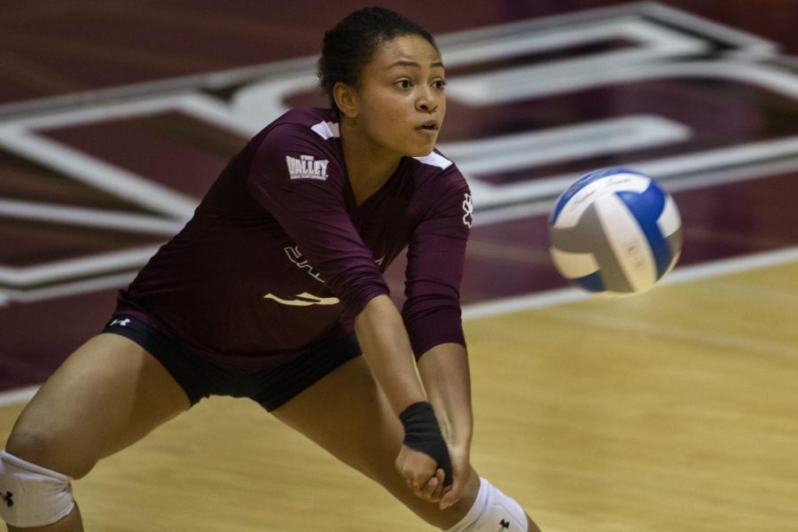 Sophomore libero, Keera Clarke, returns the ball, Friday, Nov. 2, 2018, during the Saluki’s 3-1 win againt the Indiana Sycamores, at Davies Gym. (Isabel Miller | @IsabelMillerDE)