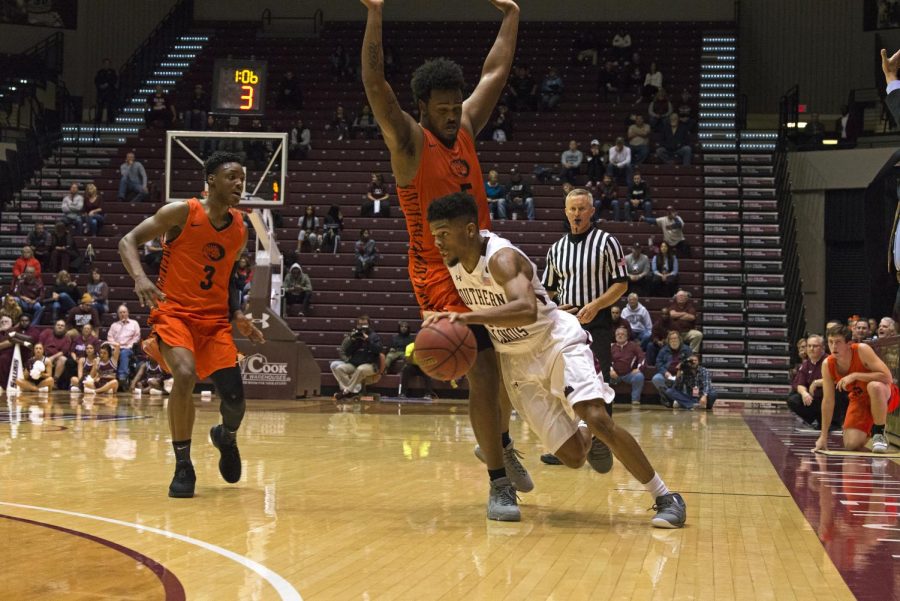 Freshman Aaron Cook, 10, dribbles past East Central College’s players to the basket in SIU’s 76-49 win, Nov. 1, 2018, inside SIU Arena. (Chase Jordan | @chasejordande)