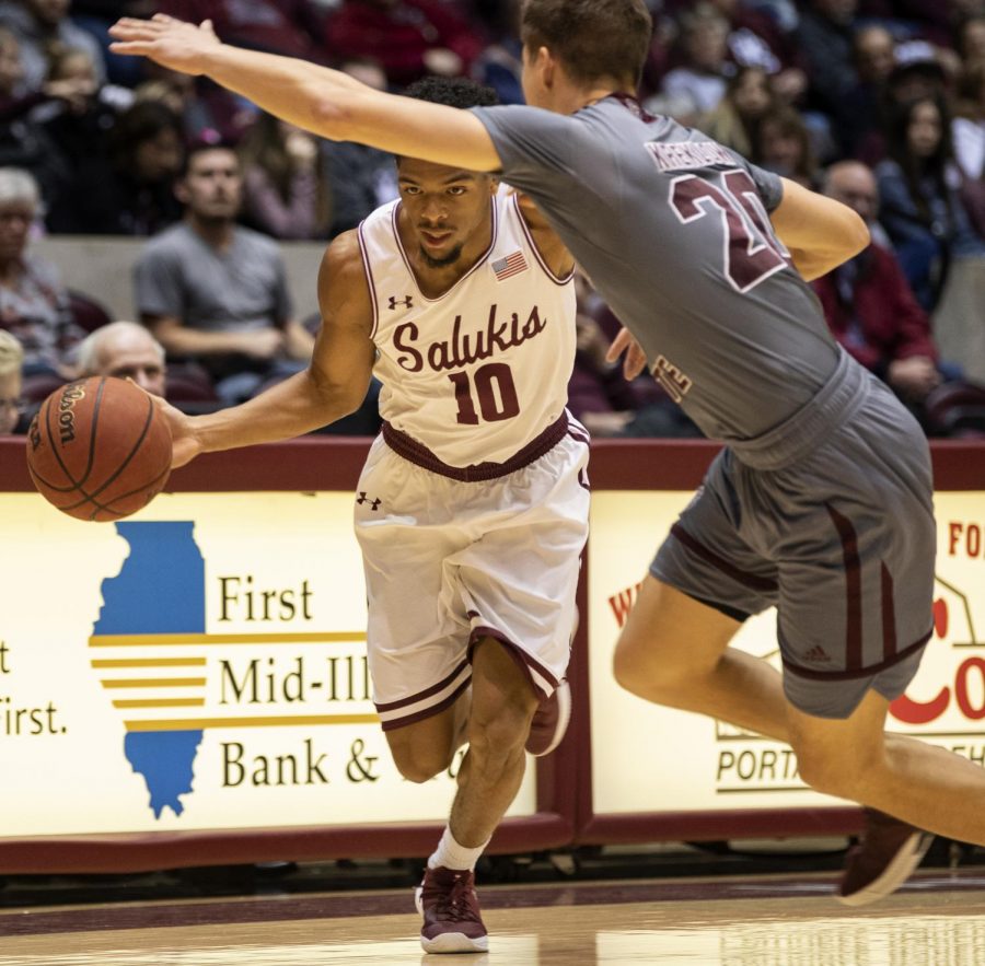 Junior guard Aaron Cook advances the ball on Wednesday, Jan. 2, 2019, during the Saluki’s 75-70 win over the Missouri State Bears at the SIU Arena. 
