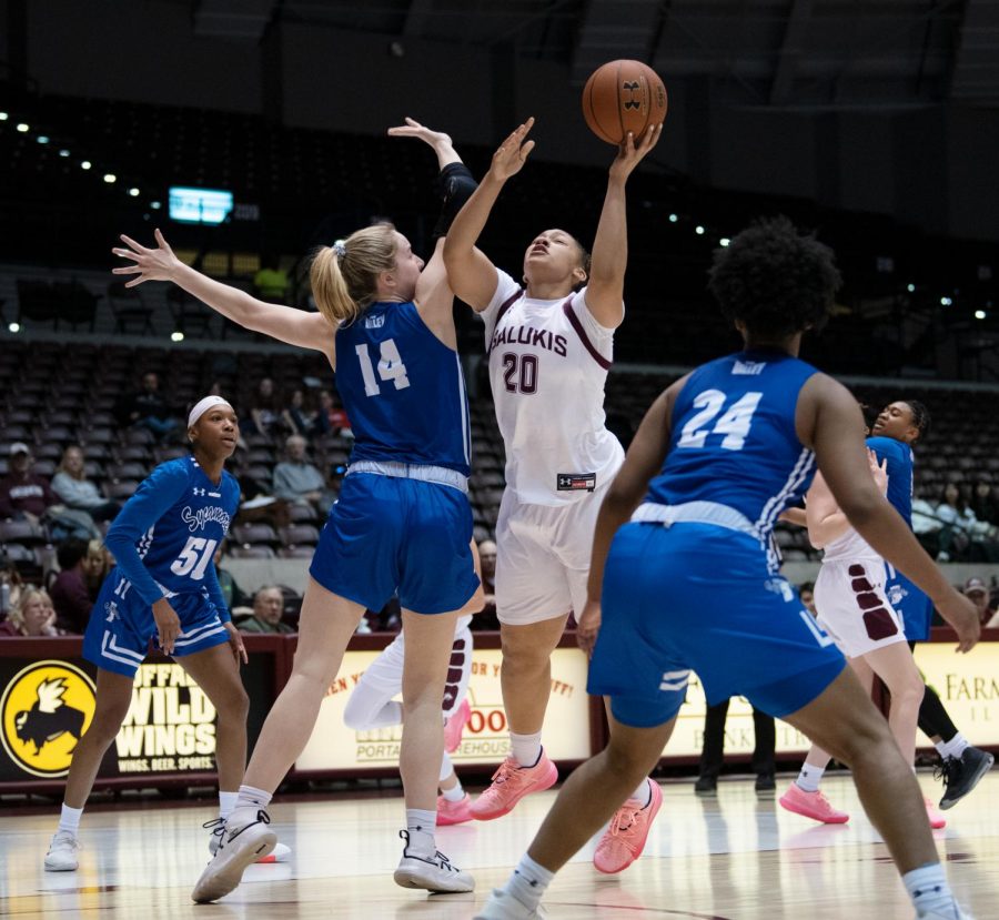 Southern+Illinois+Saluki+number+20+forward%2C+Gabby+Walker%2C+goes+for+a+basket+against+Indiana+State+Sycamores+during+the+Friday+night+woman%E2%80%99s+basketball+game+at+the+SIU+Banterra+Center.+The+game+ended+with+SIU+at+60+and+ISU+at+42+on+February+21%2C+2020.