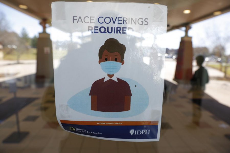 An Illinois State Board of Education sign on the front door of the Carbondale Middle School instructs anyone entering that face masks are required, Friday, November 13, 2020.

Angel Chevrestt // @sobrofotos