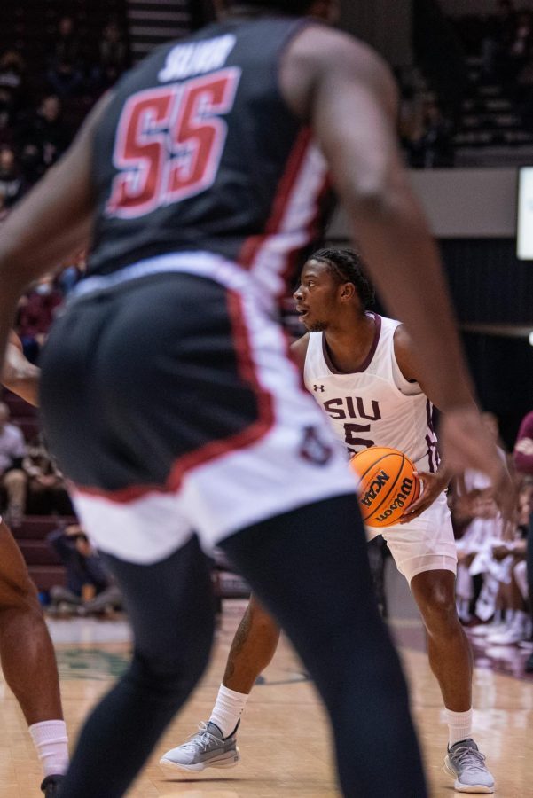 SIU guard, Lance Jones, looks for a teammate while setting up a drive during SIUs 73-55 win over Austin Peay during the Charles Helleny Tip-Off Classic on Friday, Nov. 12, 2021 at the Banterra Center at SIU. 