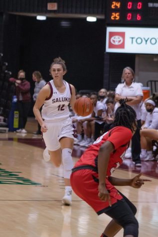 Saluki Women’s Basketball hang on against Bradley for 10th win of the season as Silvey breaks teams all-time scoring record