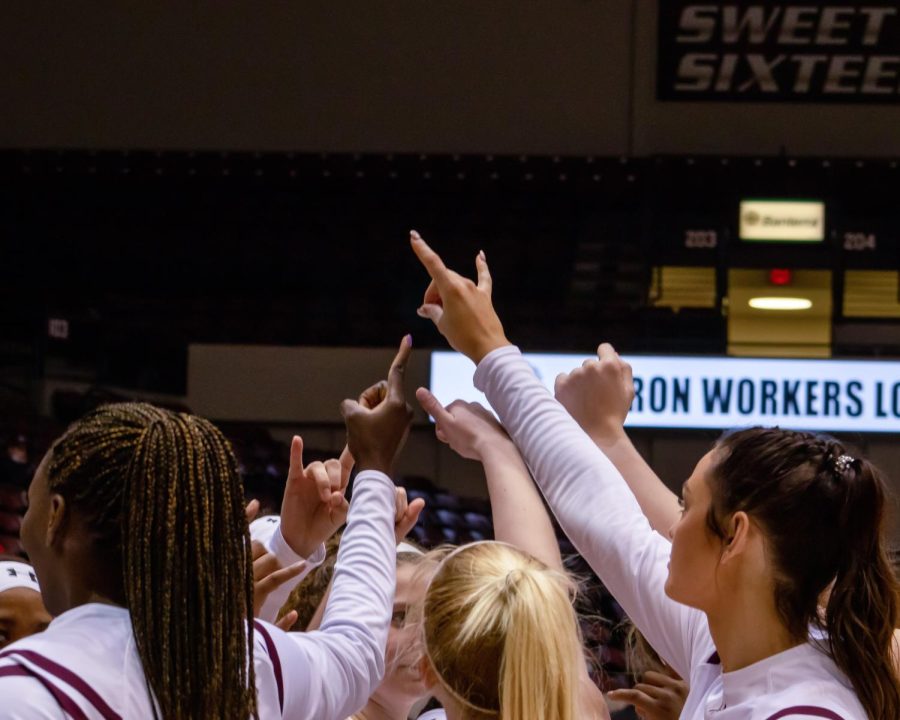 The SIU women’s basketball team participates in a pre-game team breakdown on the court before the game against the Illinois State Redbirds Jan. 20, 2022 at the Banterra Center in Carbondale, Ill.
