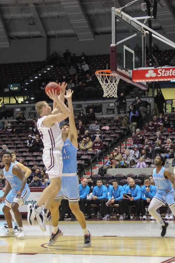 SIU sophomore, Kyler Filewich, shoots a two-pointer during the game against Indiana State Jan. 19, 2022 at the Banterra Center in Carbondale, Ill.

