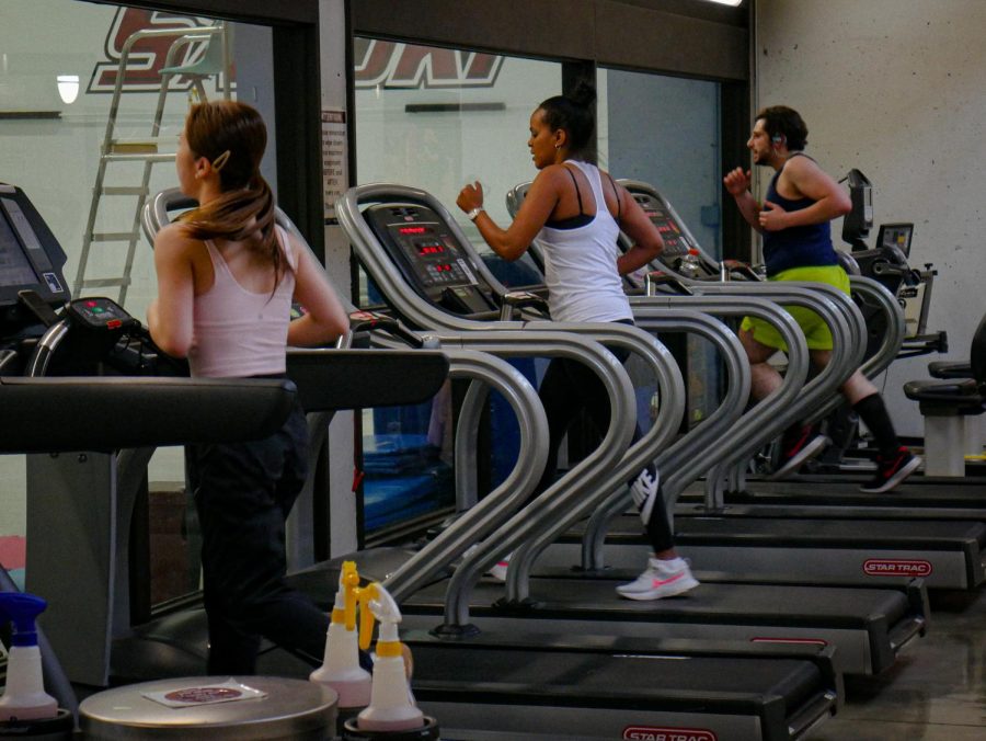 Community members run on the treadmill at the SIU Student Recreation Center March 28, 2022 in Carbondale, Ill. 