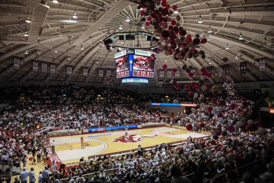 Thousands+of+balloons+rain+down+on+the+packed+stadium+of+over+7%2C000+attendees+for+the+New+Year%E2%80%99s+Saluki+Bash+game+against+Belmont+University+Jan.+1%2C+2023+at+the+Banterra+Center+in+Carbondale%2C+Ill.