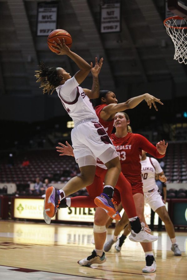 Jaidynn Mason (22) jumps to shoot the ball over the guarding Braves of Bradley University Jan. 5, 2023 at the Banterra Center in Carbondale Ill.