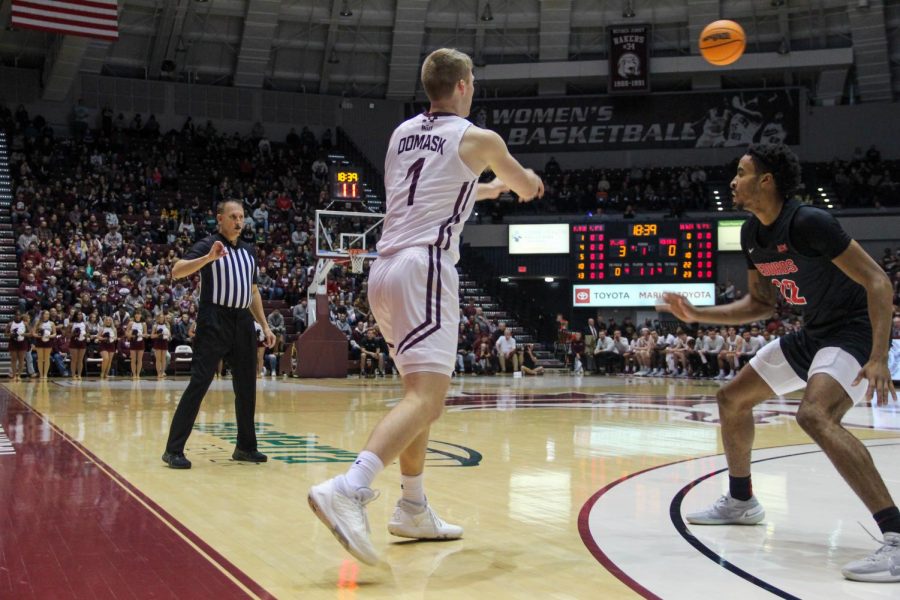 Marcus Domask passes the ball at the Banterra Center Jan. 14, 2023 in Carbondale, Ill. 
