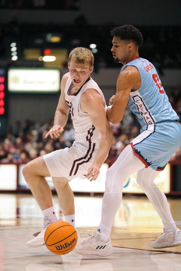 Marcus Domask (1) spins around Jace Carter (0) with the ball when the Salukis take on the Flames of University of Illinois Chicago Feb. 8, 2022 at Banterra Center in Carbondale, Ill.