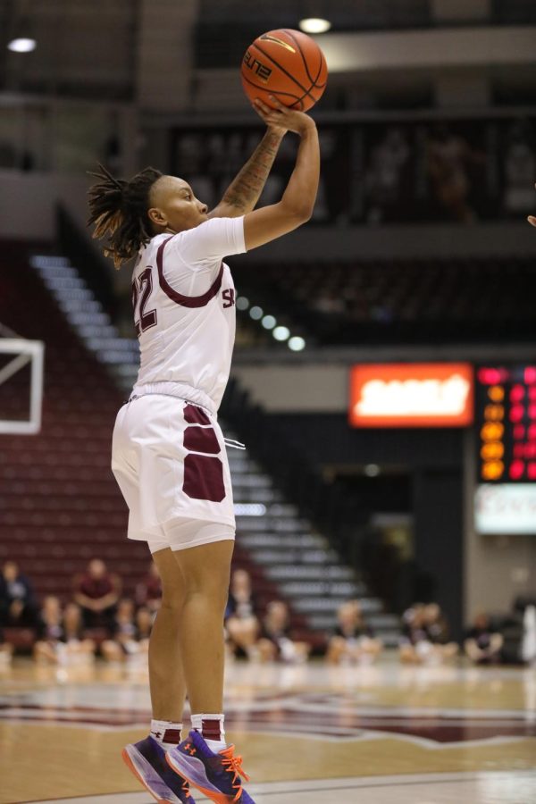 Jaidynn Mason (22) shoots infront of the three against the opposing Missouri State Feb. 01, 2023 at Banterra Center in Carbondale Ill.