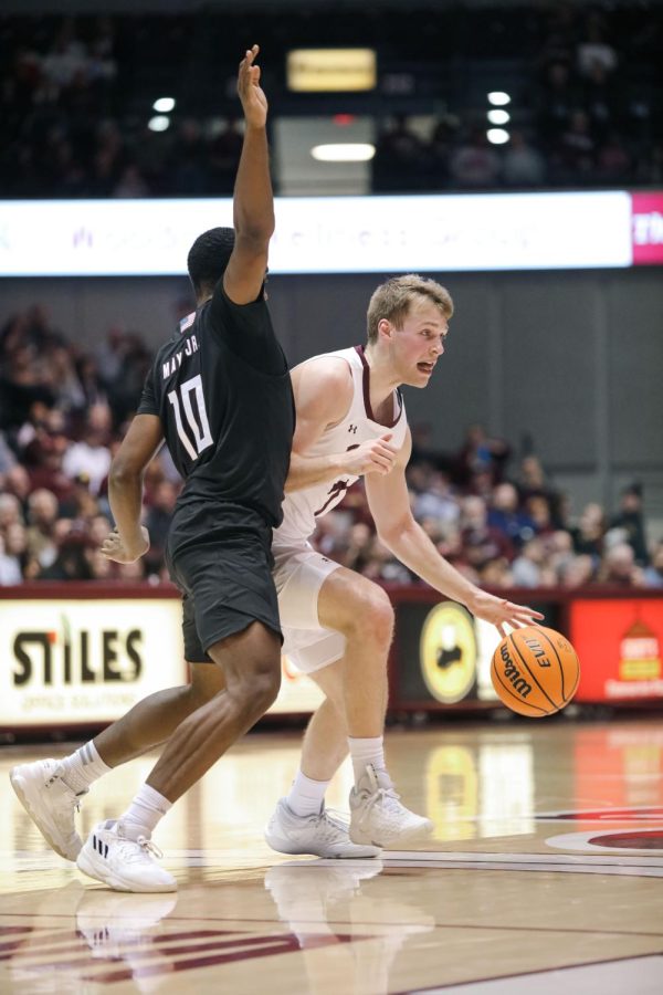 Marcus Domask (1) moves with the ball around guarding Damien Mayo Jr. (10) of Missouri State Feb. 5, 2022 at Banterra Center in Carbondale, Ill.