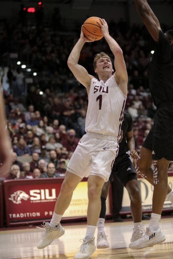 Marcus Domask (1) looks towards the basket with the ball while jumping past the defending Missouri State during Feb. 5, 2023 at Banterra Center in Carbondale, Ill.